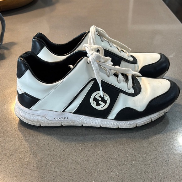 Gucci Black and White Women's Sneakers - Picture 4 of 4